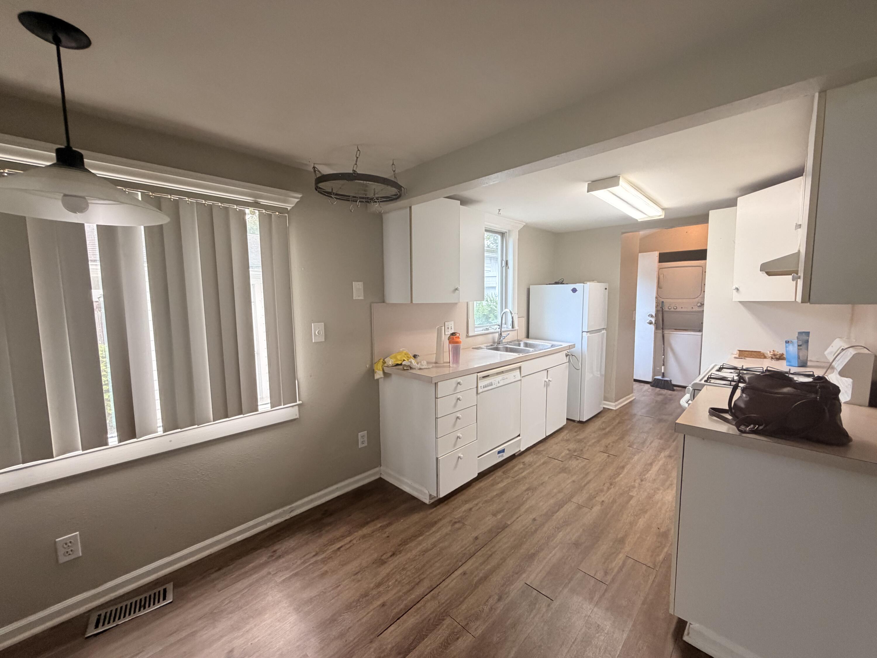21517 Jacksonville Street Farmington, MI 48336 - Photo 8 of 18 dining