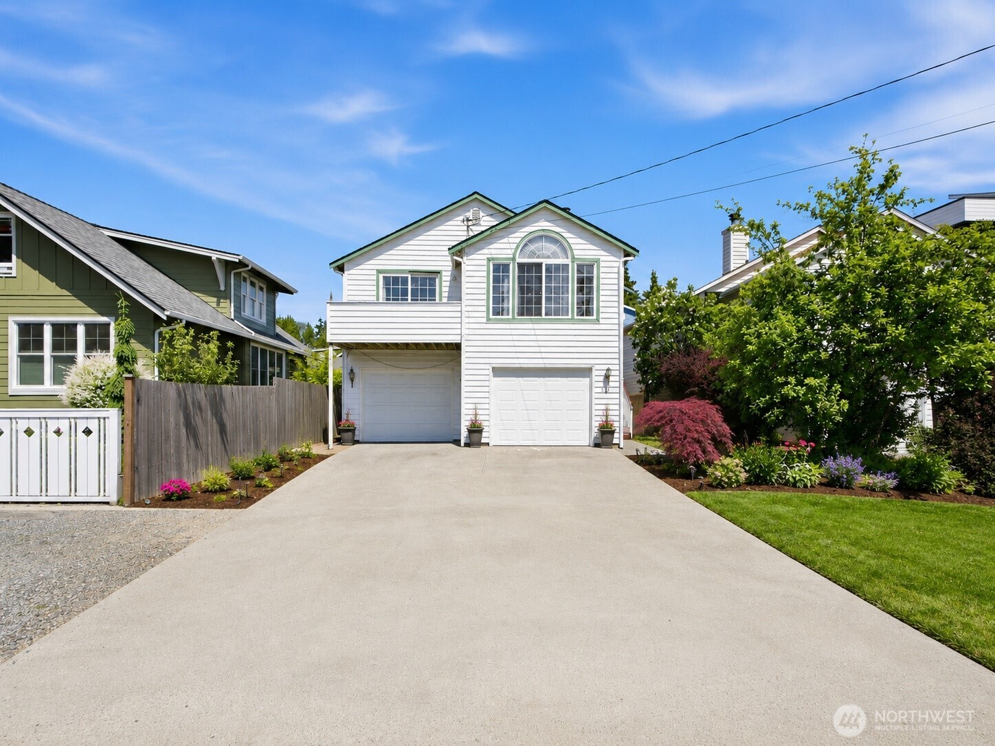 512 North 104th Street Seattle, WA 98133 - Photo 2 of 28