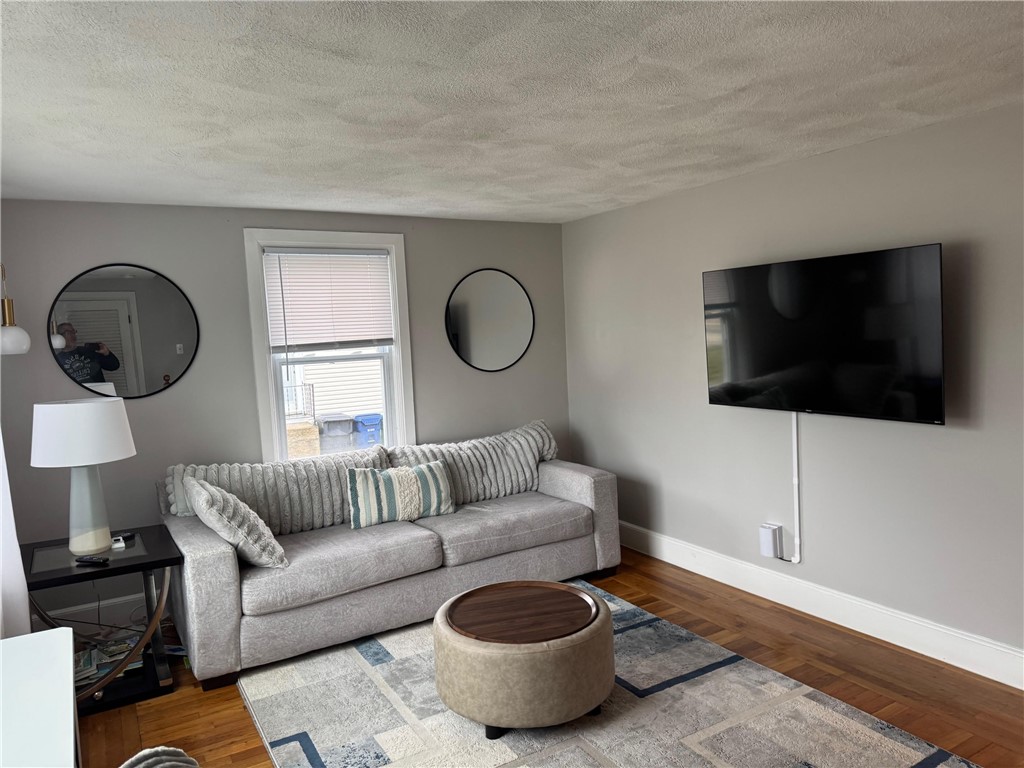 516 Church Avenue Warwick, RI 02889 - Photo 20 of 41 Living Room