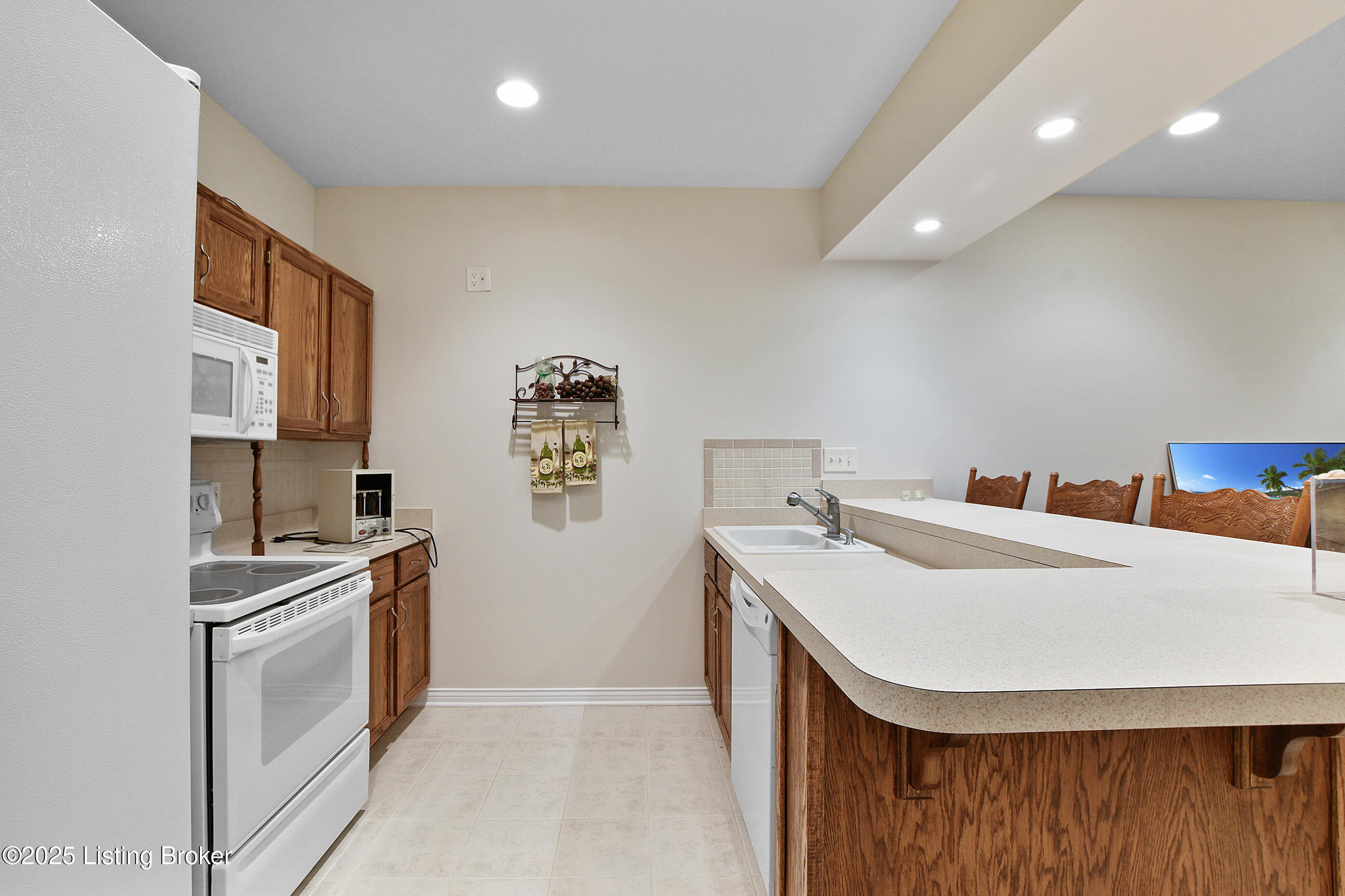 4107 Dolphin Road Louisville, KY 40220 - Photo 25 of 29 _DSC4188
