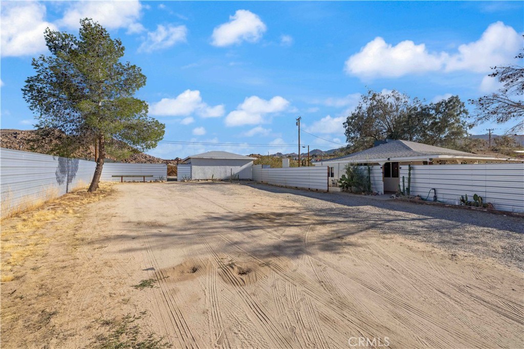 61879 Valley View Circle Joshua Tree, CA 92252 - Photo 34 of 63 a view of house with yard and covered with snow