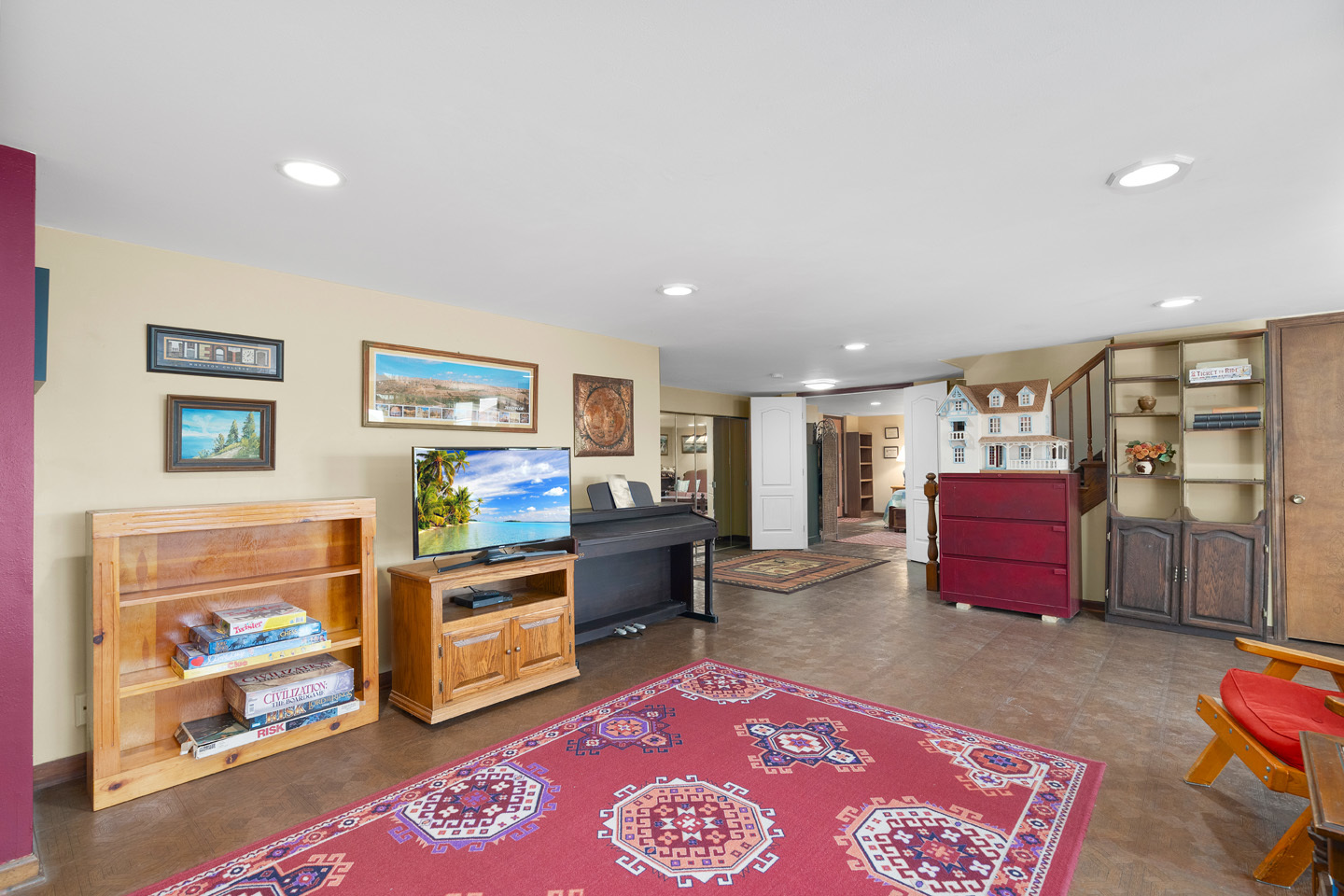 46 Feece Drive Batavia, IL 60510 - Photo 21 of 37 a living room with furniture and a couch