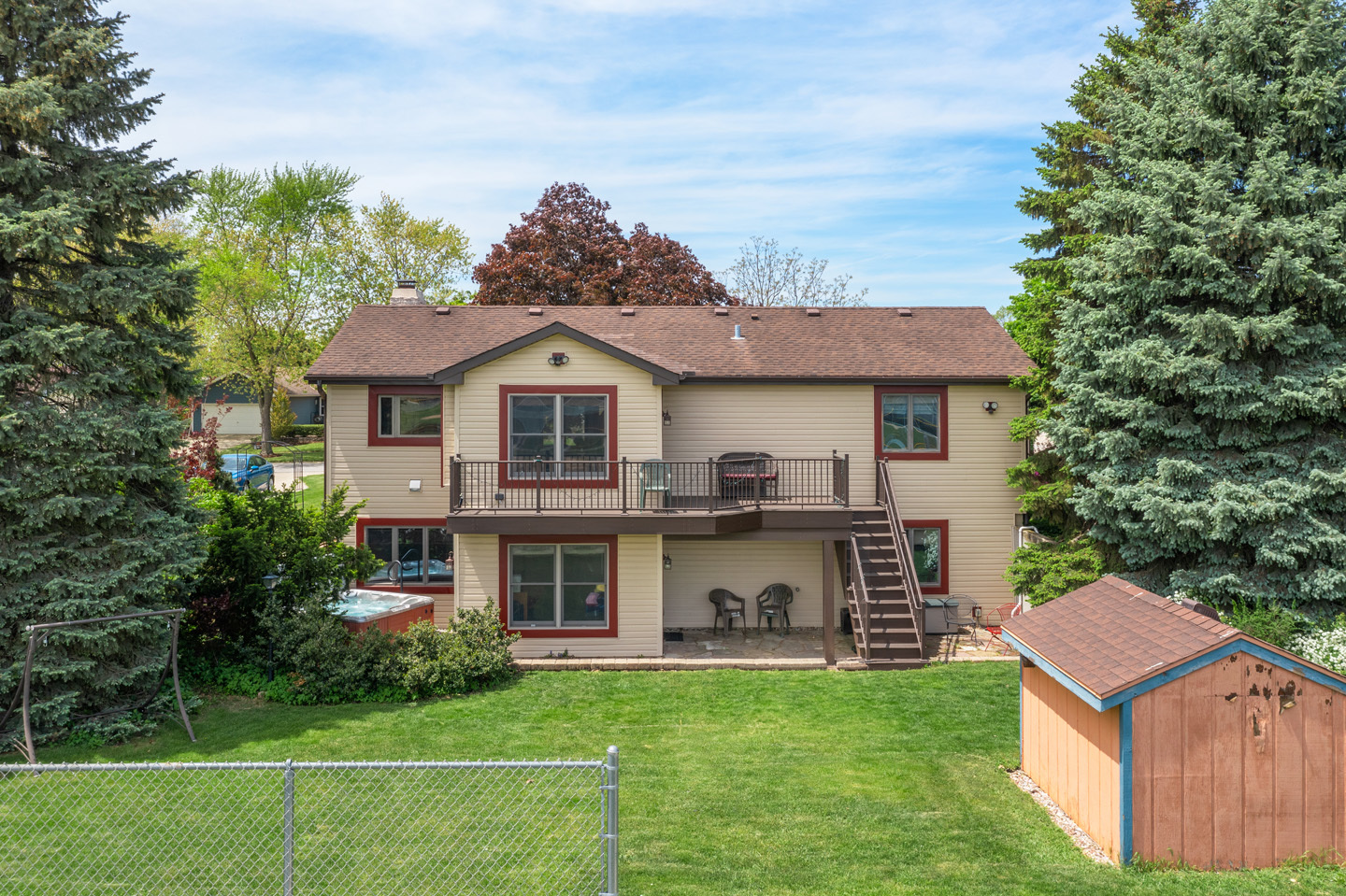 46 Feece Drive Batavia, IL 60510 - Photo 4 of 37 a view of a yard in front of house