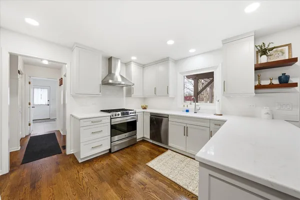 $1,050,000 | 334 East McKenna Court, Elmhurst, IL 60126