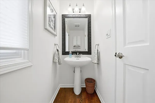 $1,050,000 | 334 East McKenna Court, Elmhurst, IL 60126