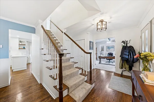 $1,050,000 | 334 East McKenna Court, Elmhurst, IL 60126