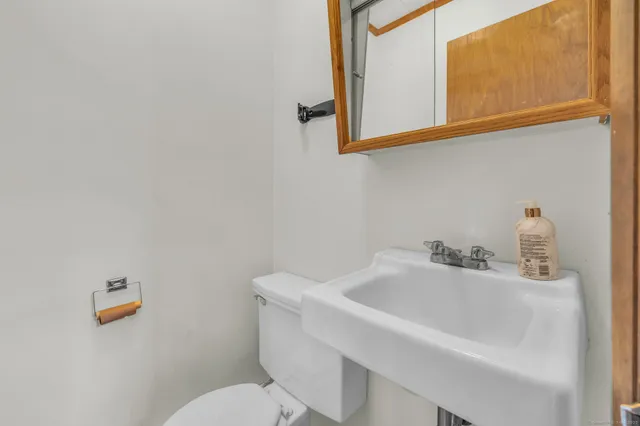 $875,000 | 1054 Boston Post Road, Guilford, CT 06437