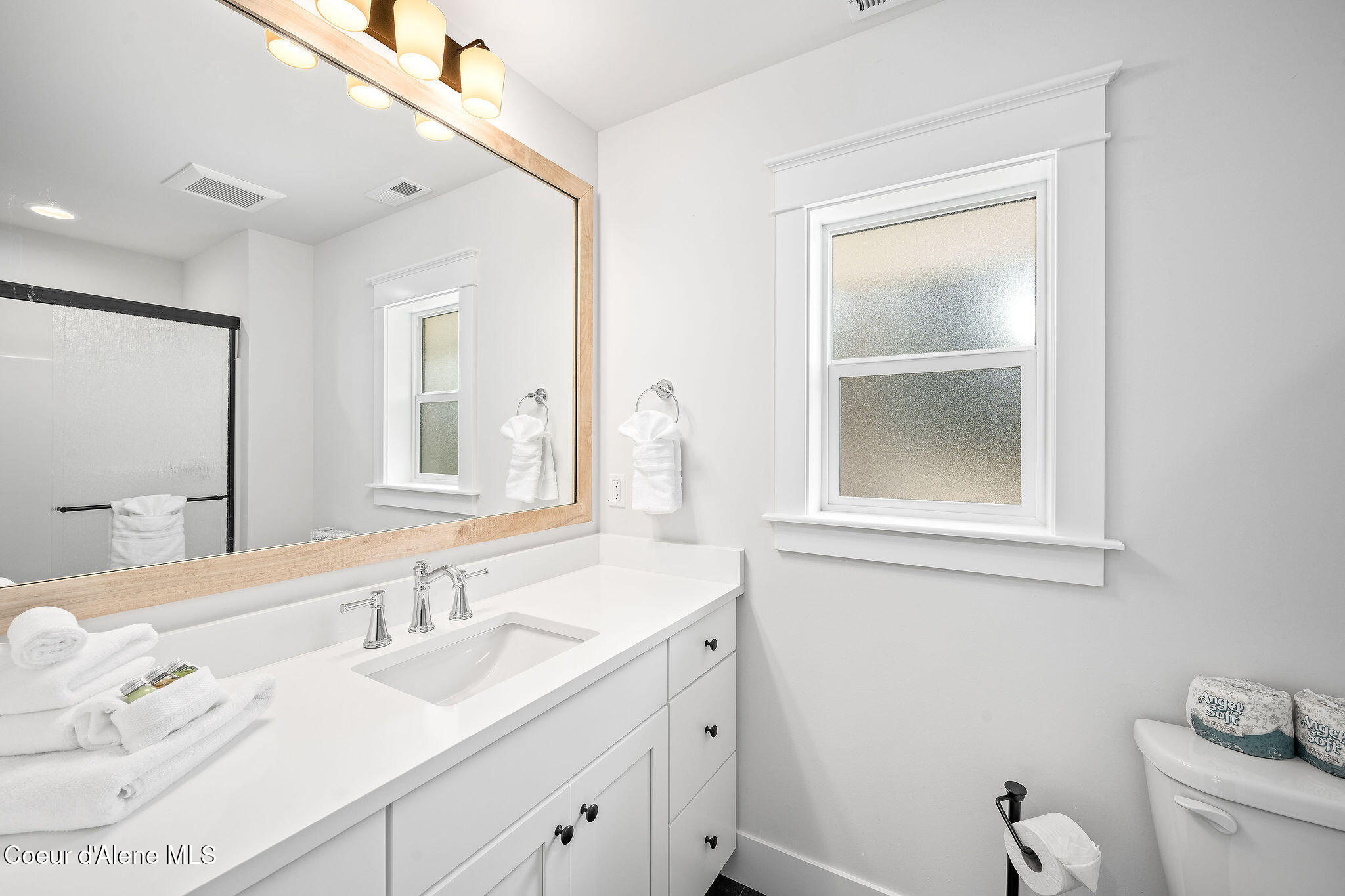 215 West Foster Avenue Coeur D'Alene, ID 83814 - Photo 36 of 45 DSC_9838