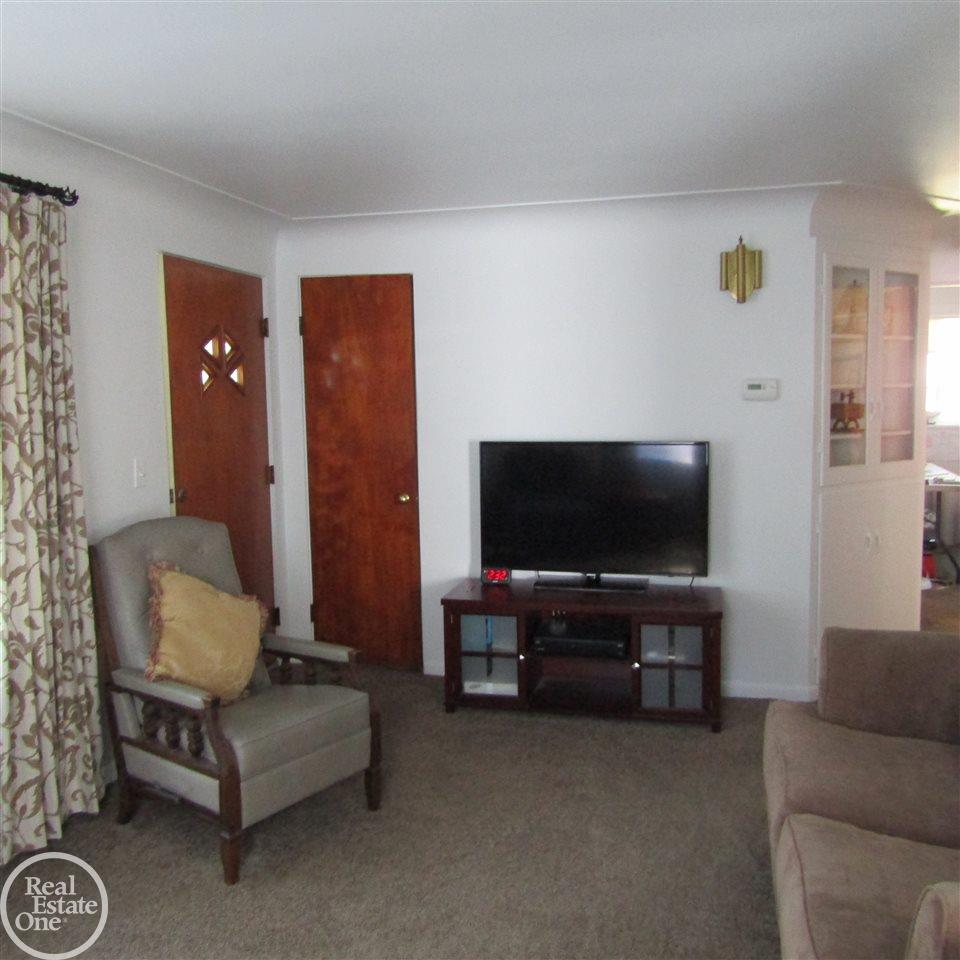 3464 Riverside Drive Port Huron, MI 48060 - Photo 12 of 16 31306171-11.JPG