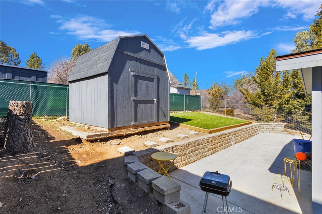 150 Los Angeles Sugarloaf, CA 92386 - Photo 17 of 23