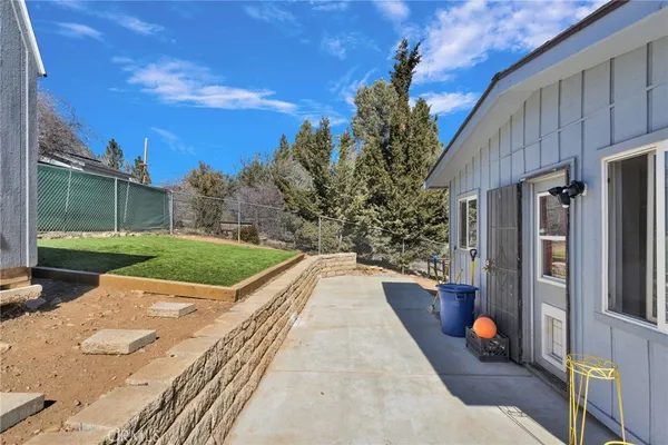 a view of a house with backyard and sitting area