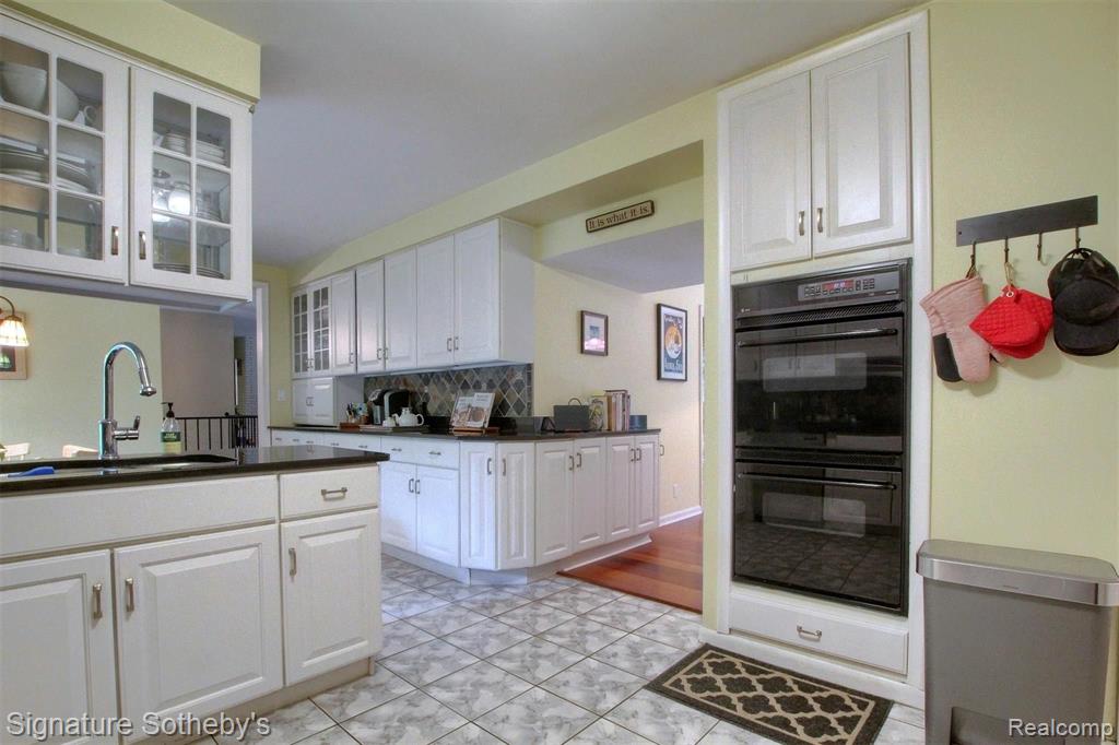 1731 Lone Pine Road Bloomfield Hills, MI 48302 - Photo 14 of 38
