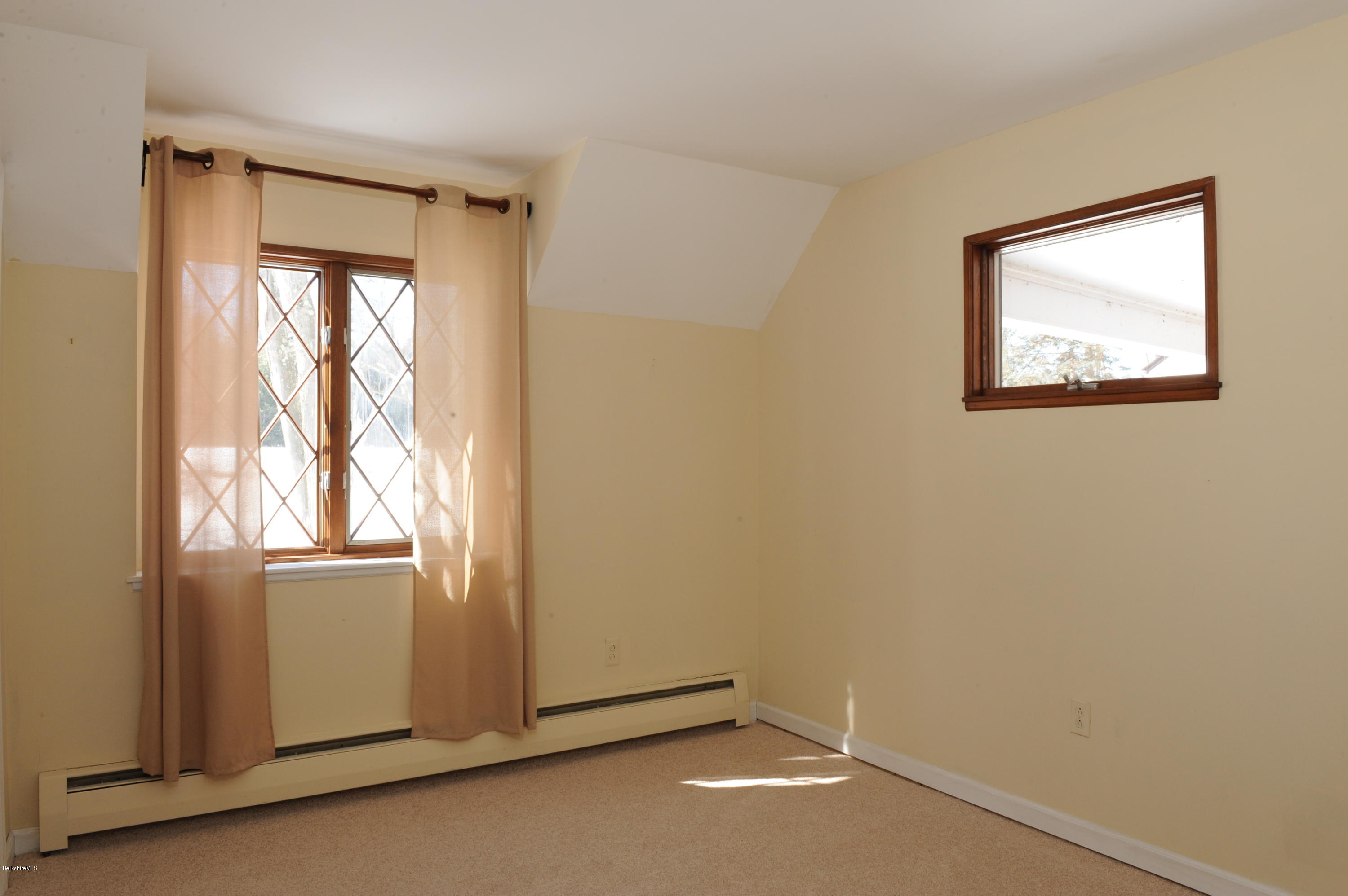 252 Bow Wow Road Sheffield, MA 01257 - Photo 11 of 34 Office on lst floor.JPG