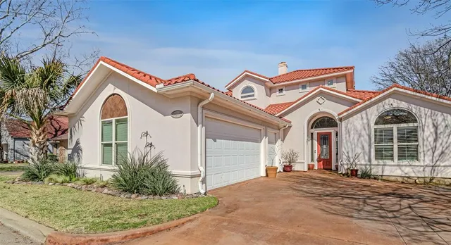 $584,500 | 3010 Lakeside Drive, Rockwall, TX 75087