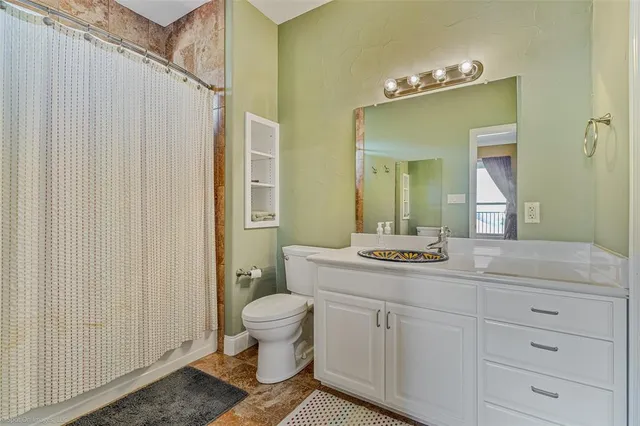 $584,500 | 3010 Lakeside Drive, Rockwall, TX 75087