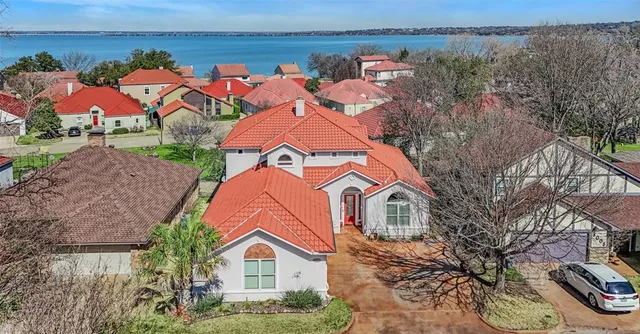 $584,500 | 3010 Lakeside Drive, Rockwall, TX 75087