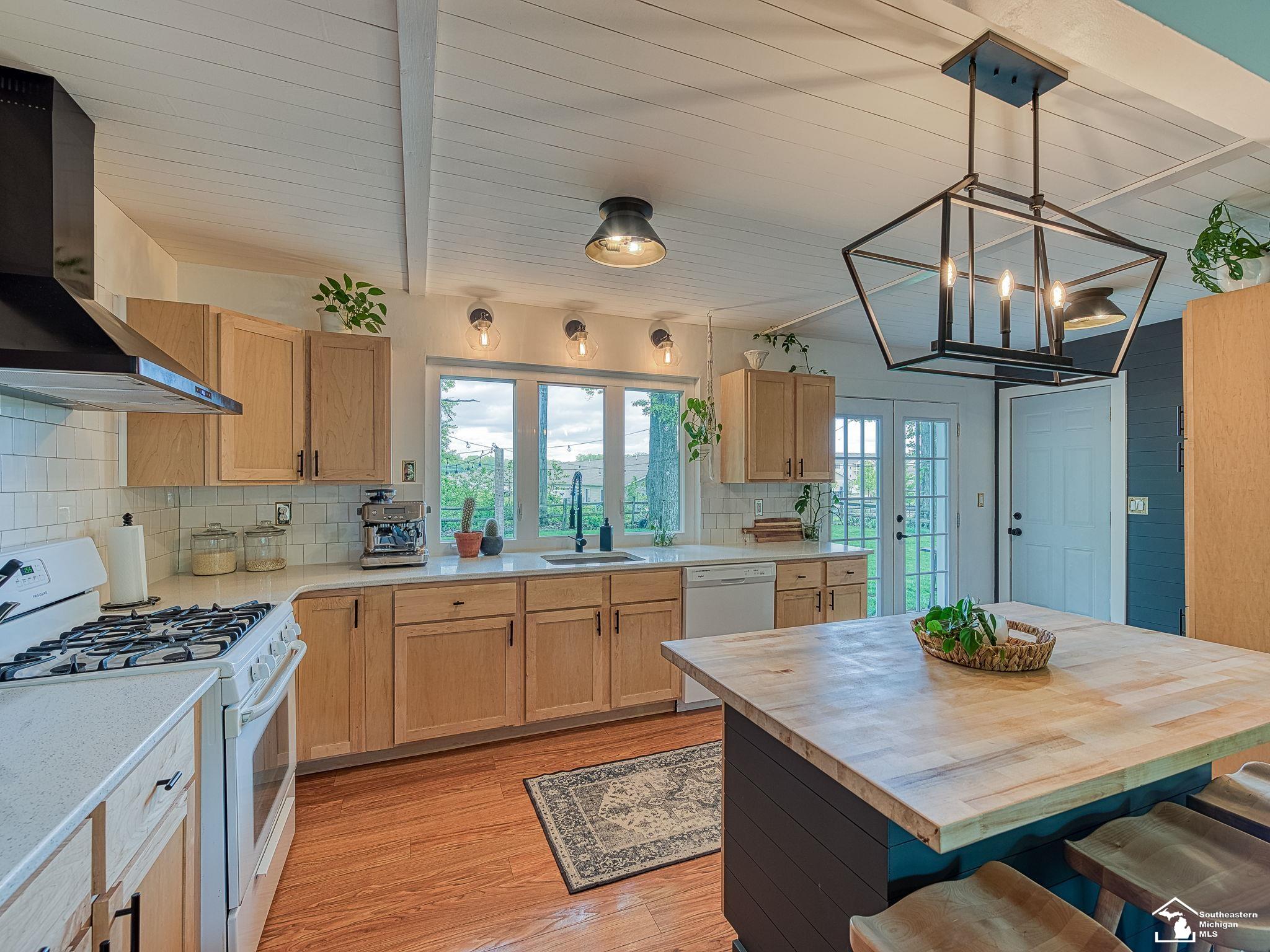 7648 Indian Road Temperance, MI 48182 - Photo 4 of 33