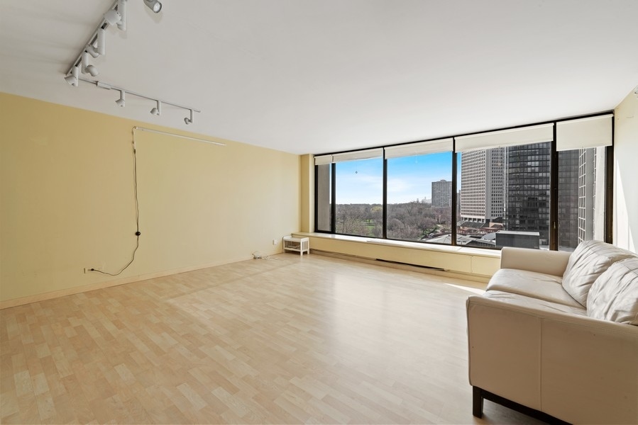 5455 North Sheridan Road, Unit 906 Chicago, IL 60640 - Photo 3 of 16