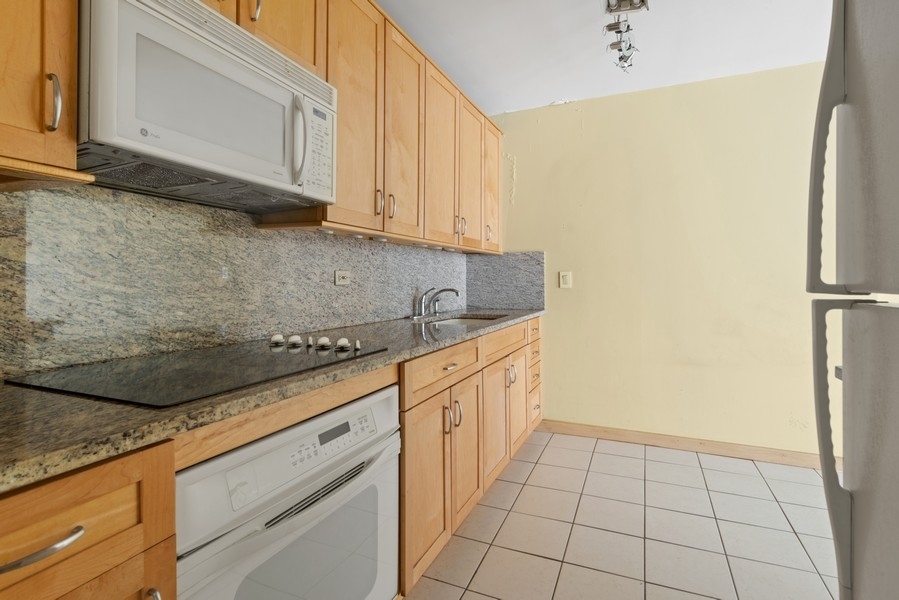 5455 North Sheridan Road, Unit 906 Chicago, IL 60640 - Photo 6 of 16
