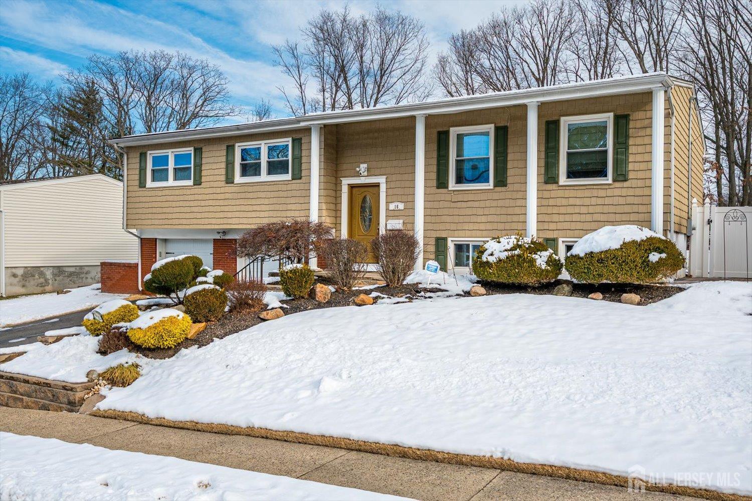 16 Peake Road Edison, NJ 08837 - Photo 1 of 43