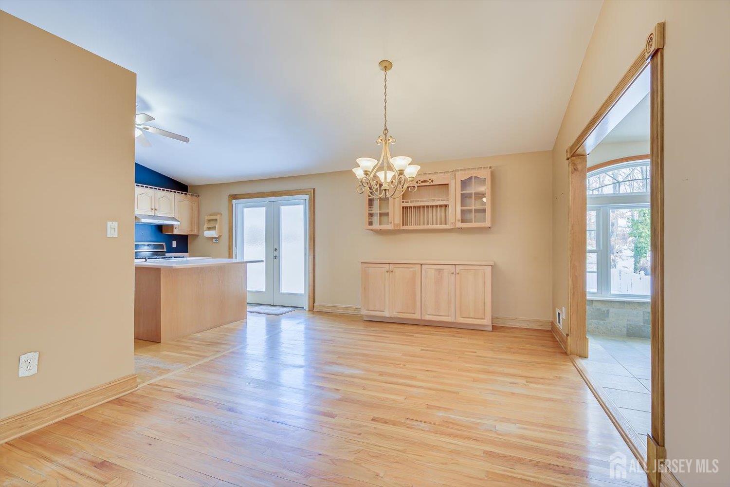 16 Peake Road Edison, NJ 08837 - Photo 11 of 43