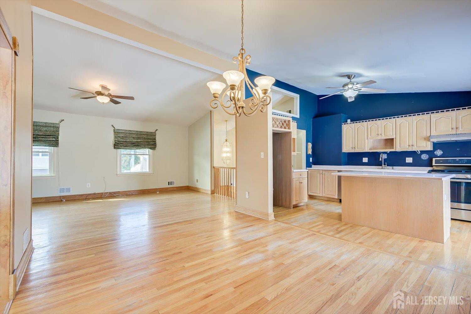 16 Peake Road Edison, NJ 08837 - Photo 12 of 43