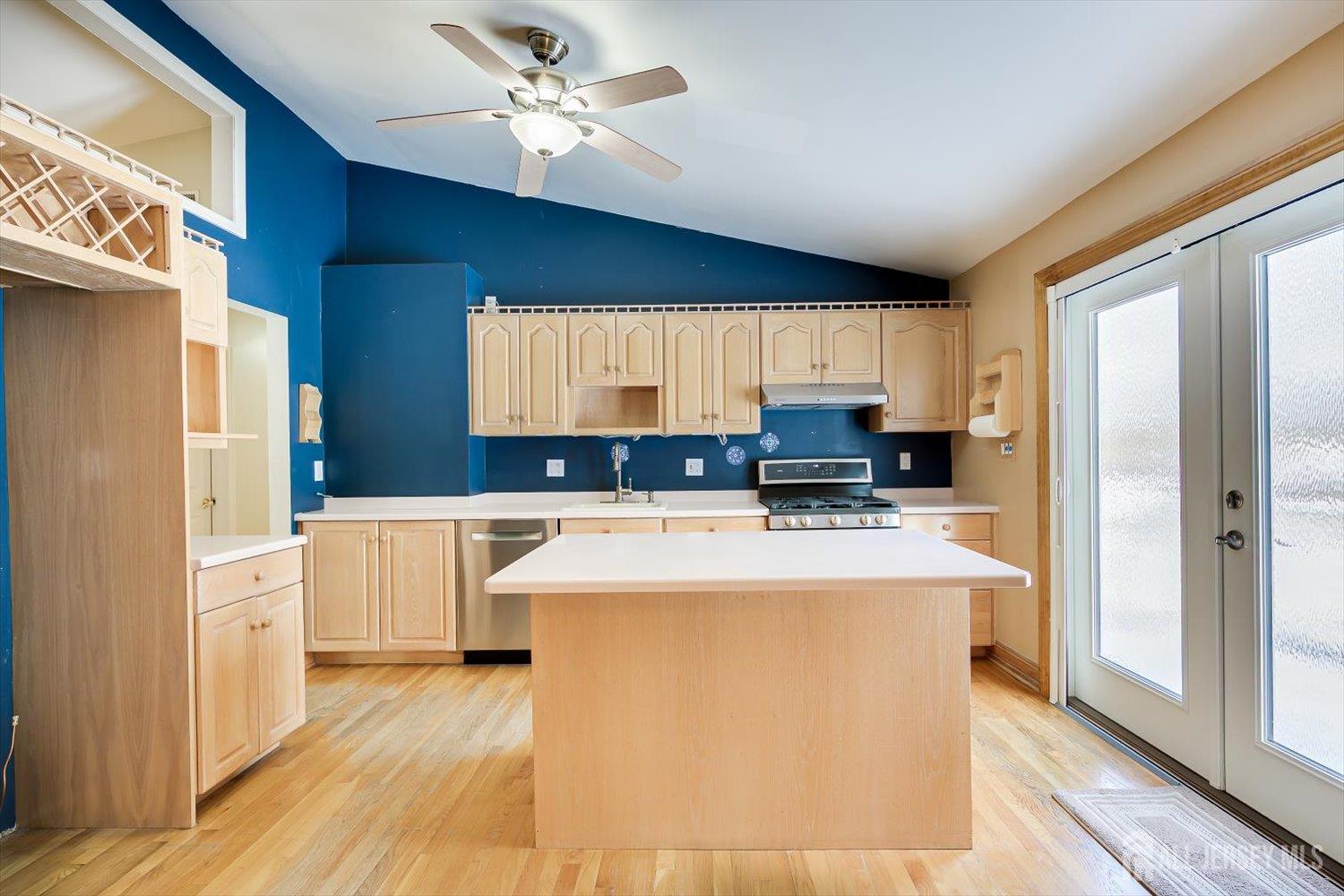 16 Peake Road Edison, NJ 08837 - Photo 14 of 43