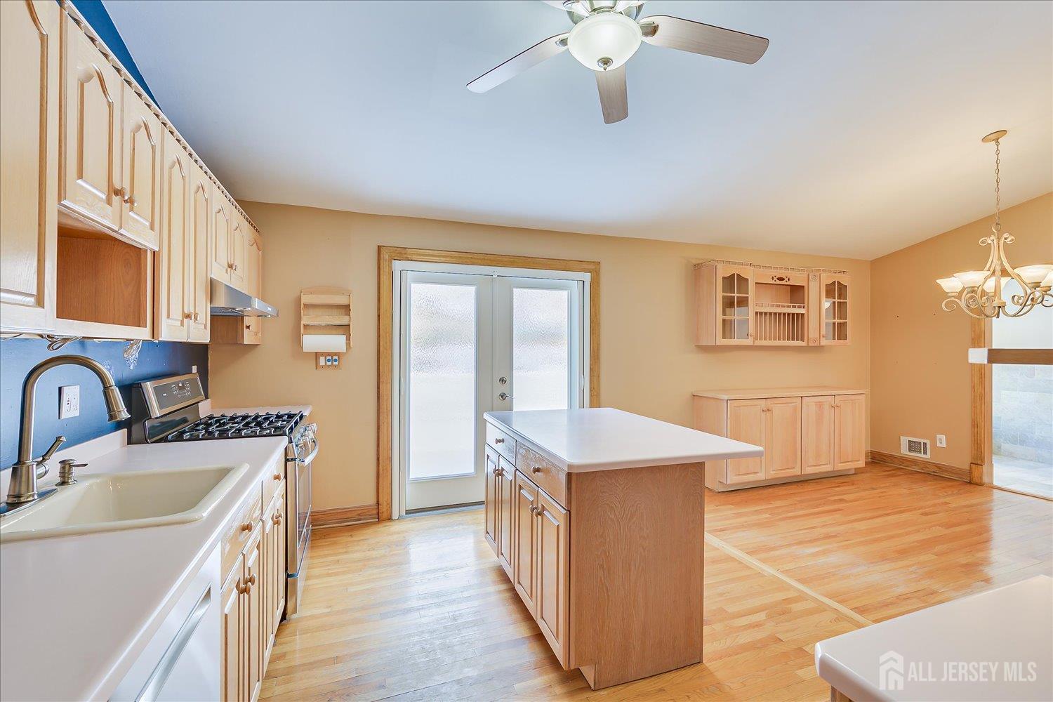 16 Peake Road Edison, NJ 08837 - Photo 16 of 43