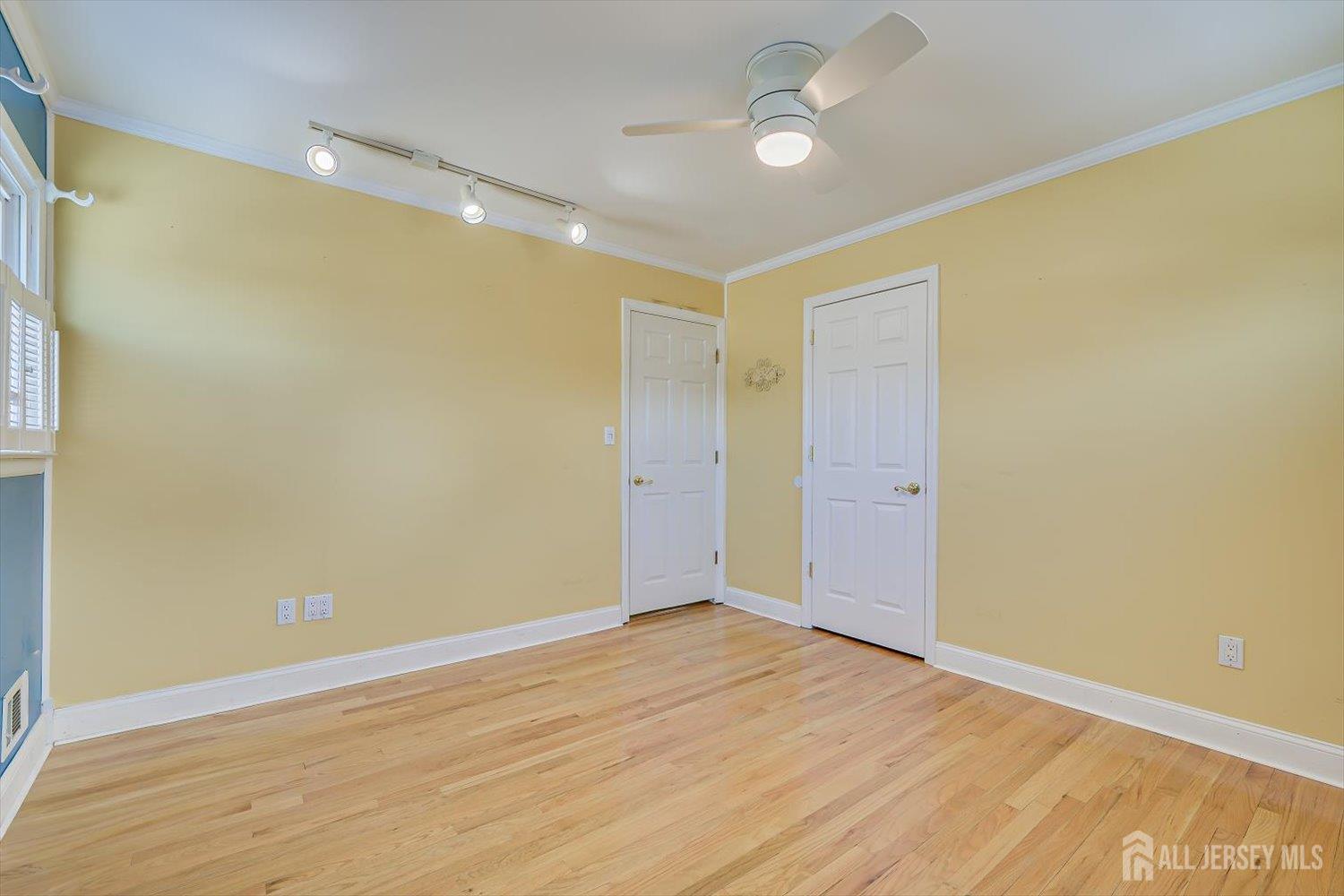 16 Peake Road Edison, NJ 08837 - Photo 23 of 43