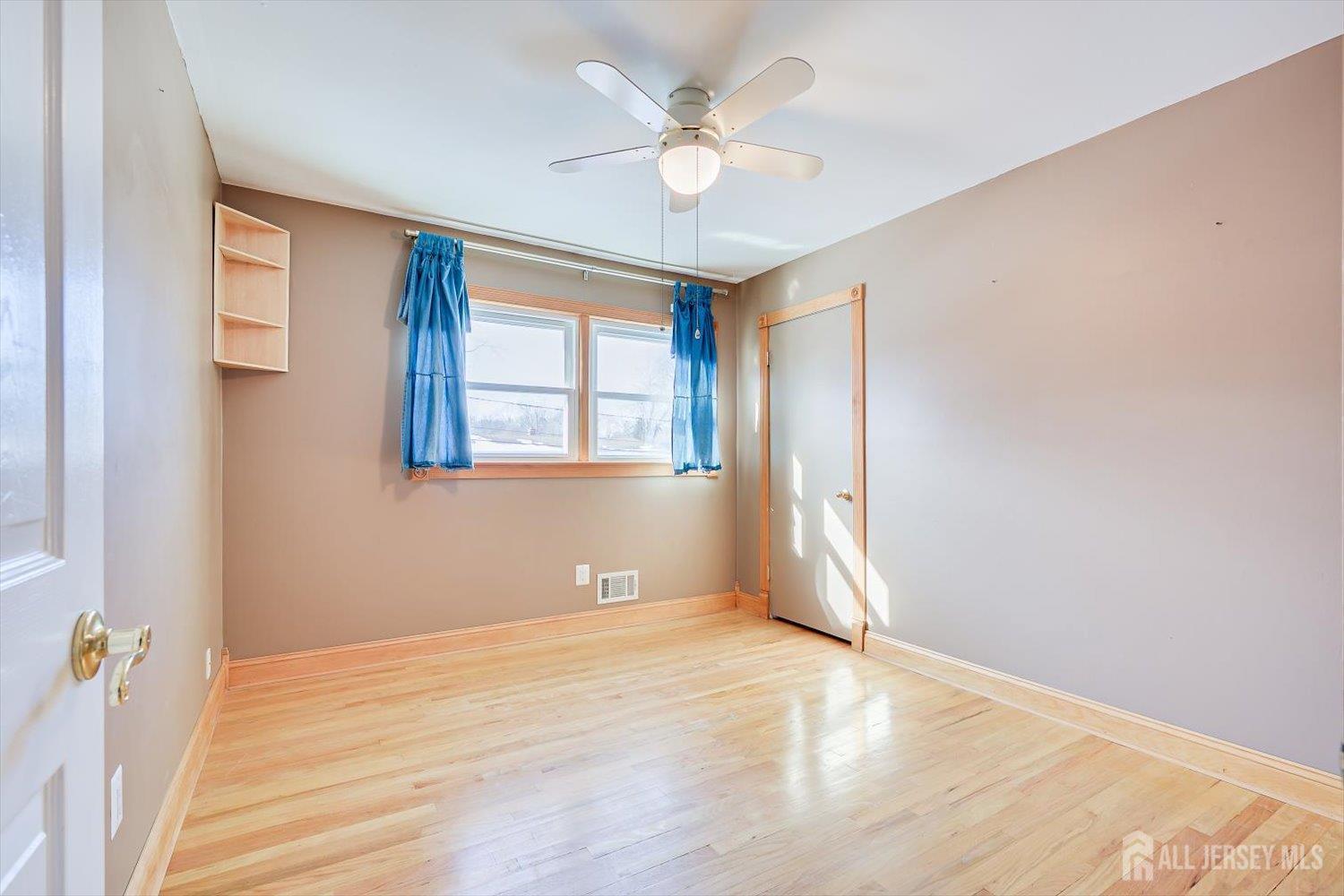 16 Peake Road Edison, NJ 08837 - Photo 25 of 43