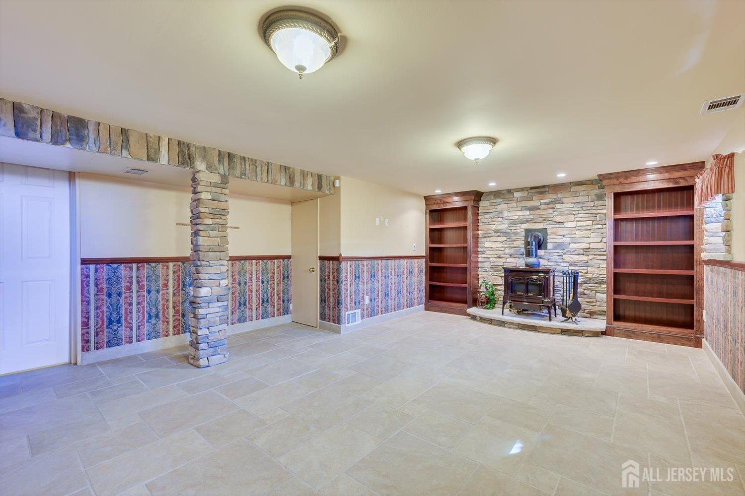 16 Peake Road Edison, NJ 08837 - Photo 27 of 43