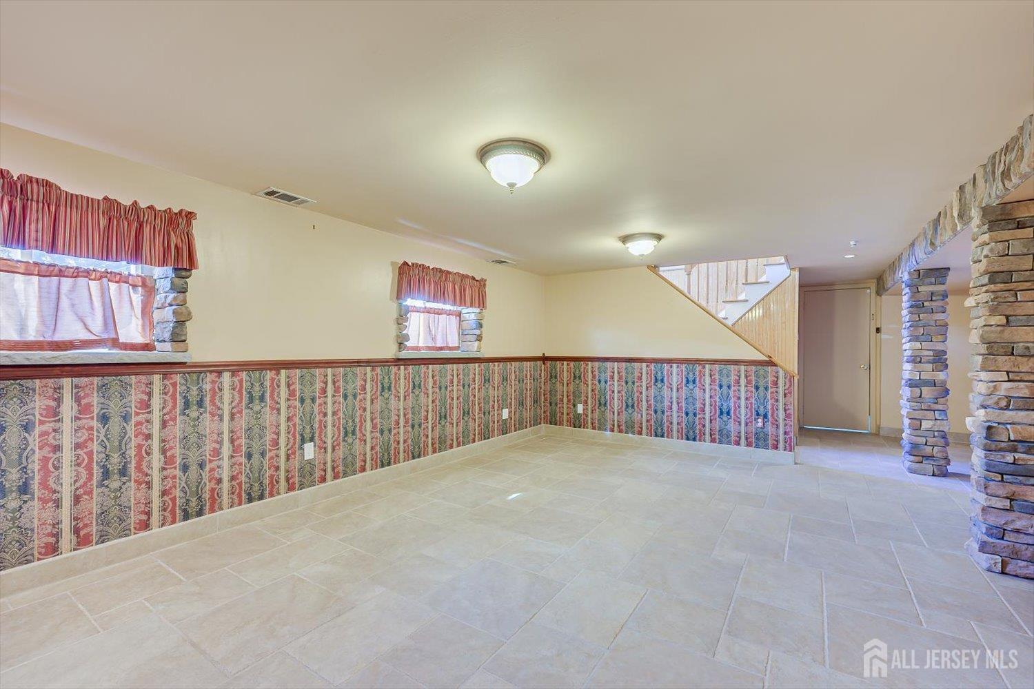 16 Peake Road Edison, NJ 08837 - Photo 28 of 43