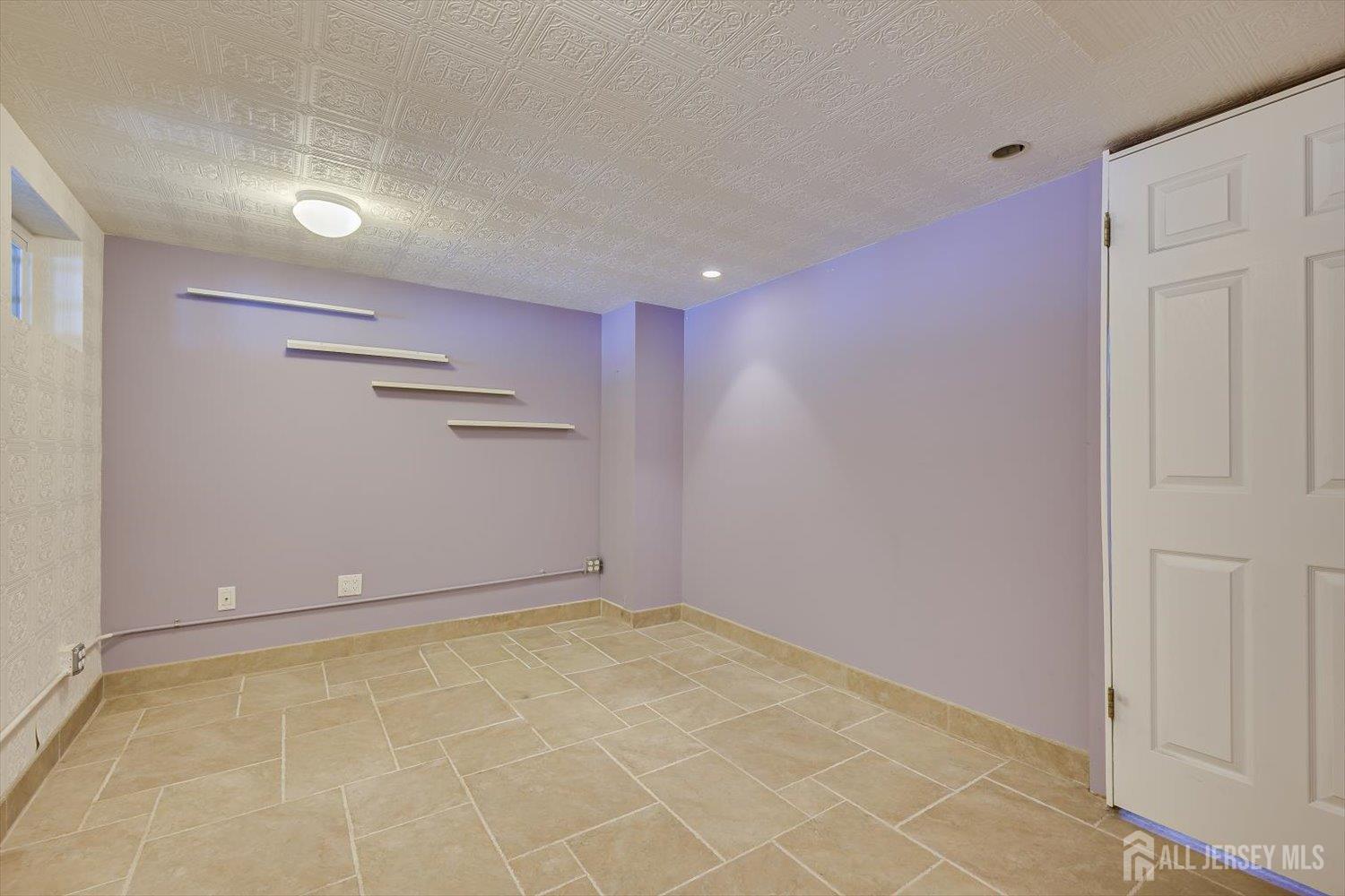 16 Peake Road Edison, NJ 08837 - Photo 29 of 43