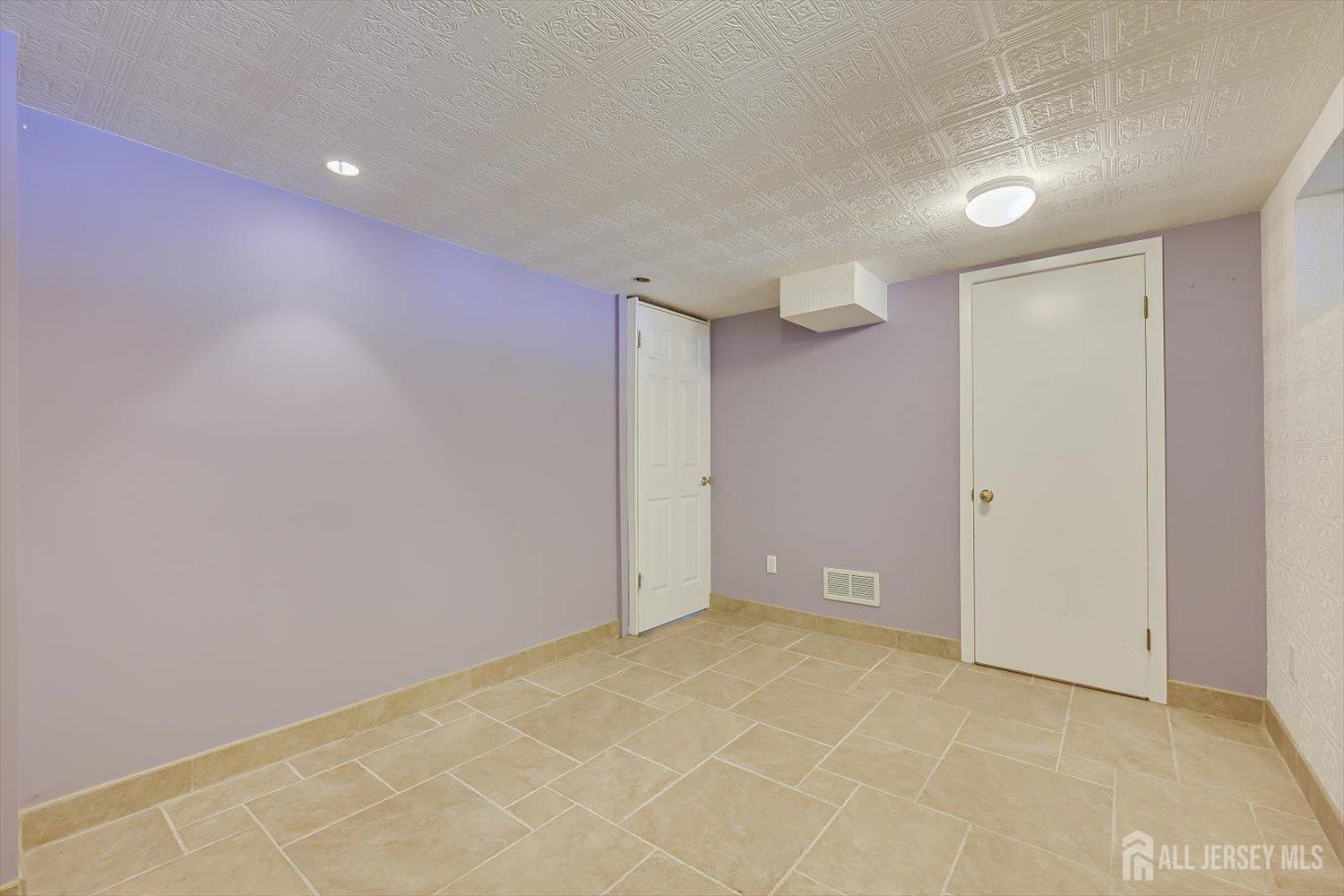 16 Peake Road Edison, NJ 08837 - Photo 30 of 43