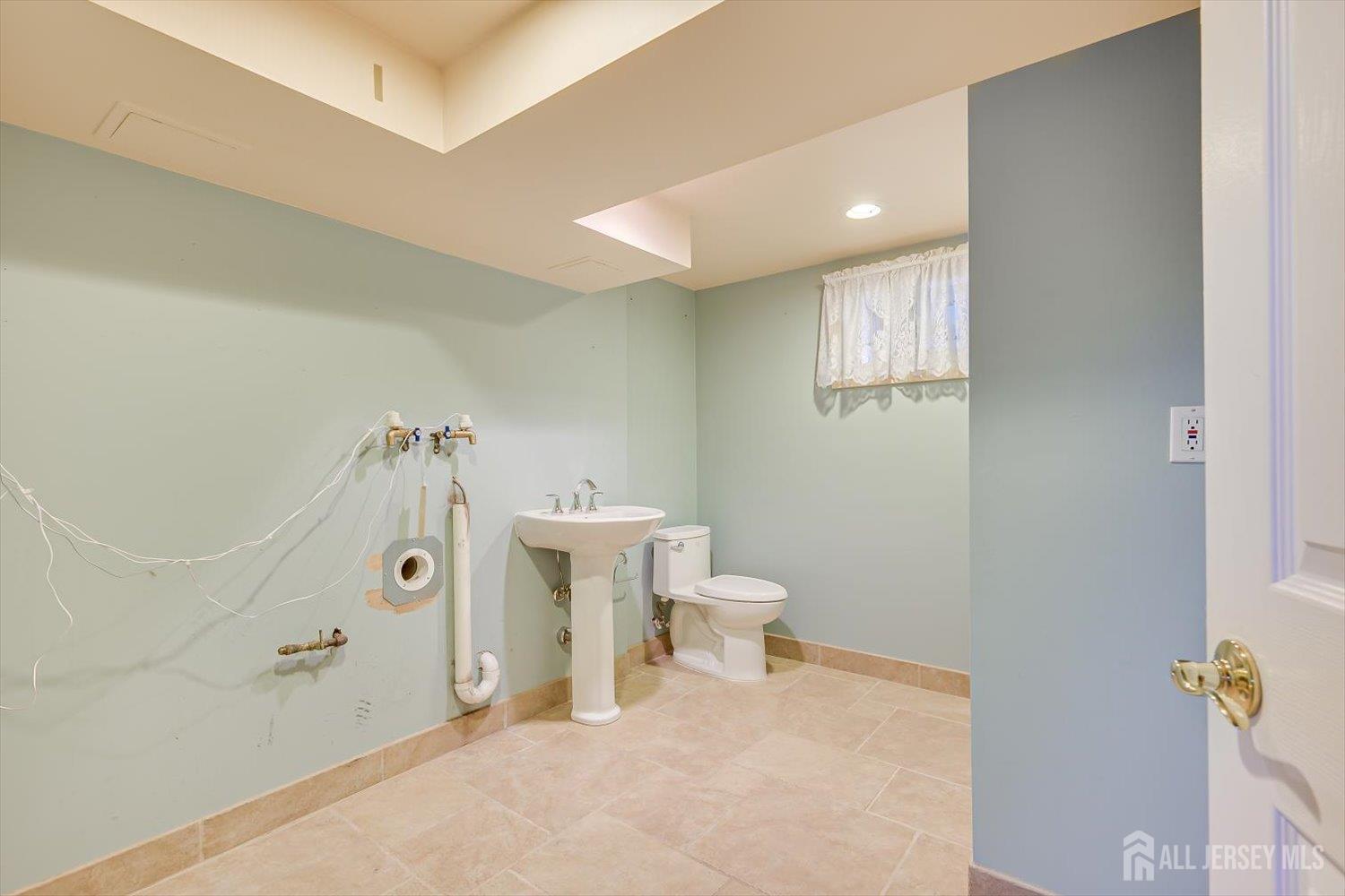 16 Peake Road Edison, NJ 08837 - Photo 31 of 43