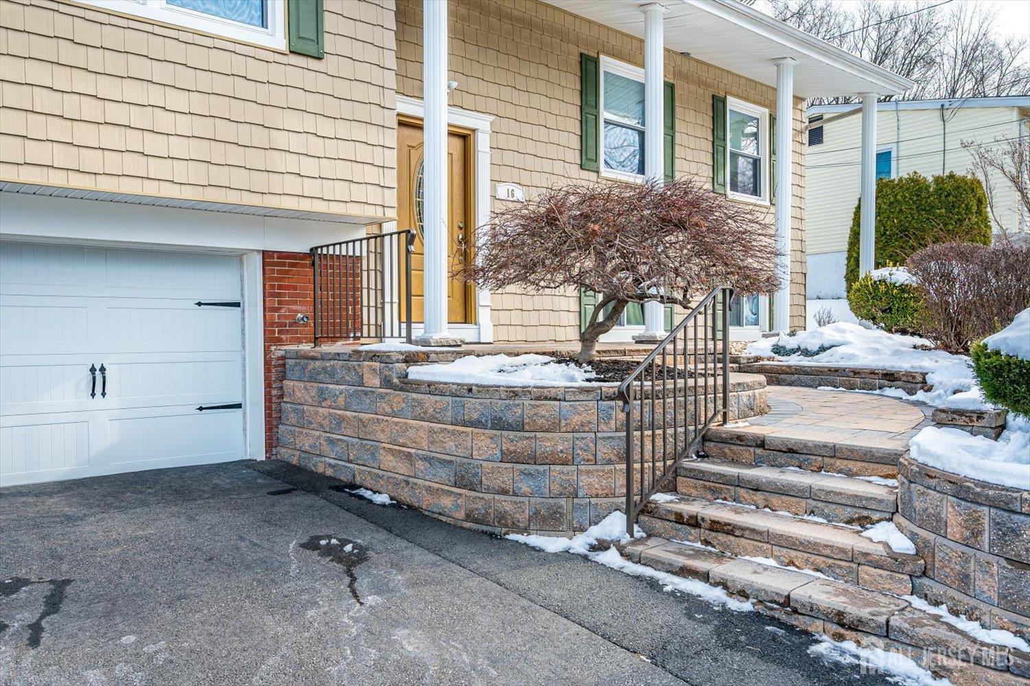 16 Peake Road Edison, NJ 08837 - Photo 5 of 43