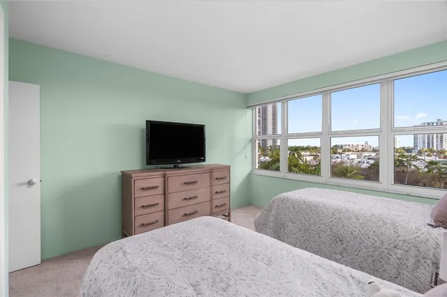 a en suite bathroom with a toilet