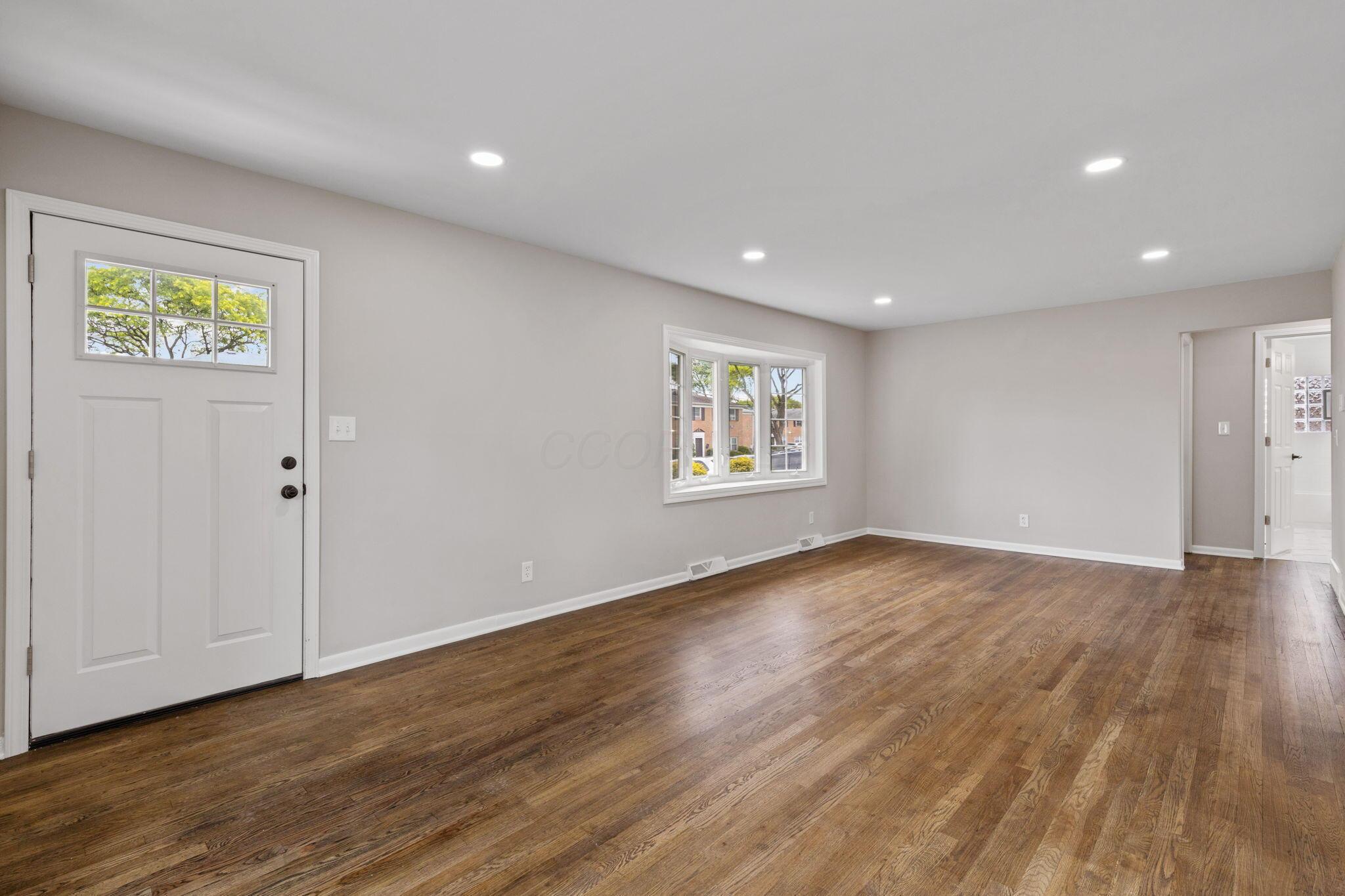 1087 Loring Road Columbus, OH 43224 - Photo 2 of 19 10-web-or-mls-2024-5-23 1087 Loring Rd 0