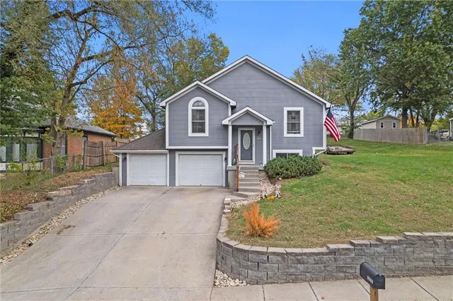 $330,000 | 1417 5th Avenue, Leavenworth, KS 66048