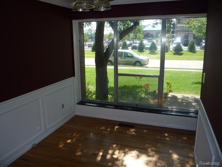 32647 Five Mile Road Livonia, MI 48154 - Photo 3 of 9 dining area