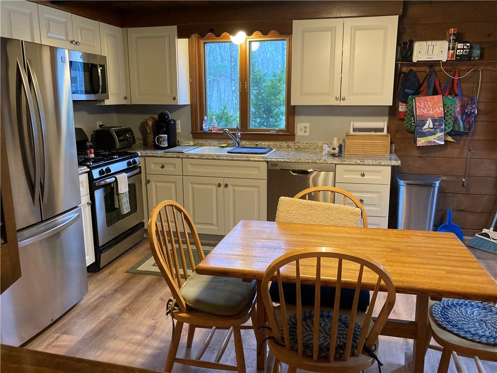 565 Durfee Hill Road Glocester, RI 02814 - Photo 7 of 29