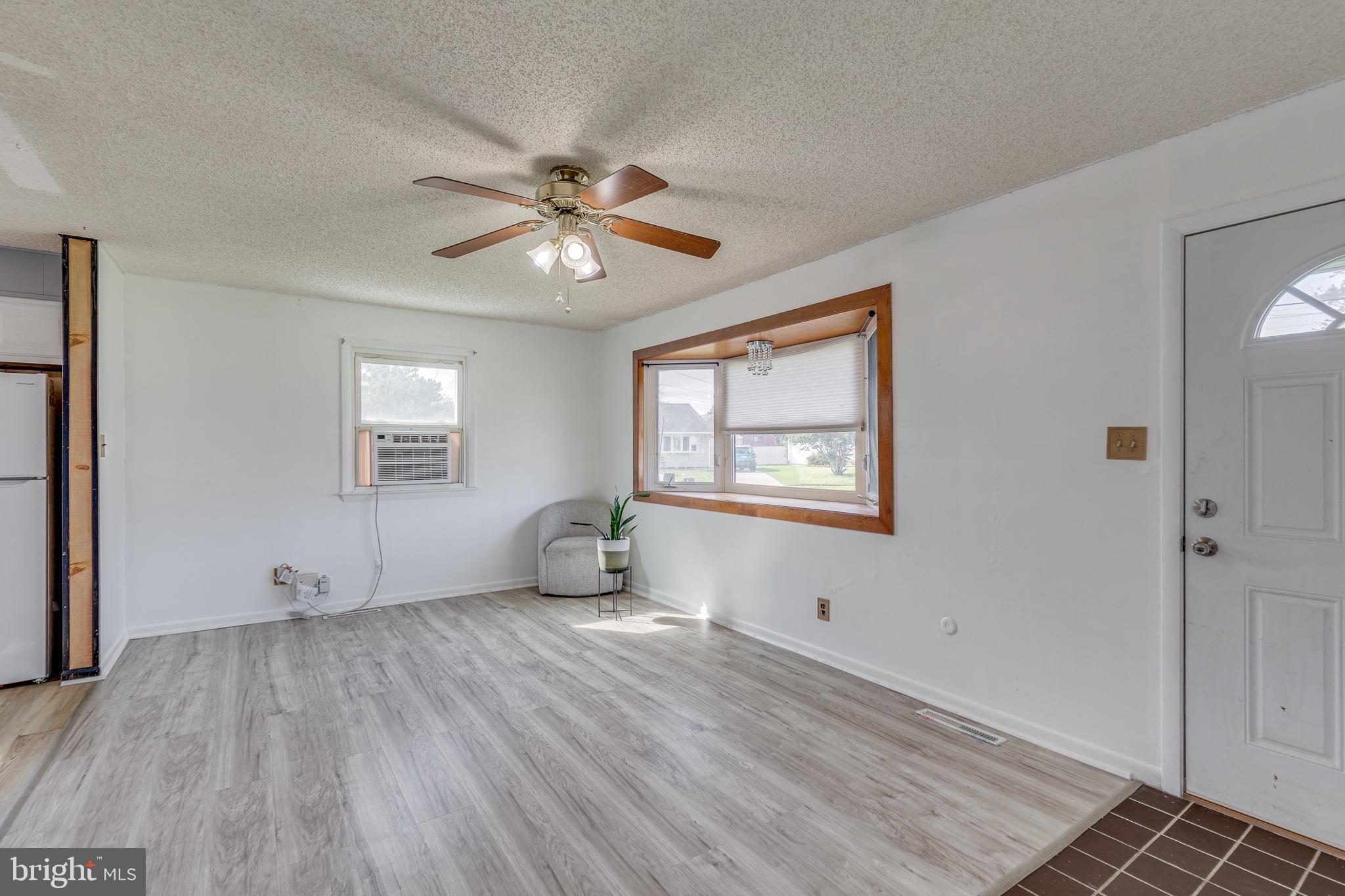 443 Flanders Road Bellmawr, NJ 08031 - Photo 7 of 22 Living Room
