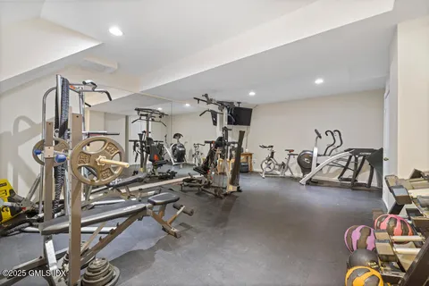 $3,195,000 | 145 Porchuck Road, Greenwich, CT 06831