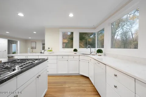 $3,195,000 | 145 Porchuck Road, Greenwich, CT 06831