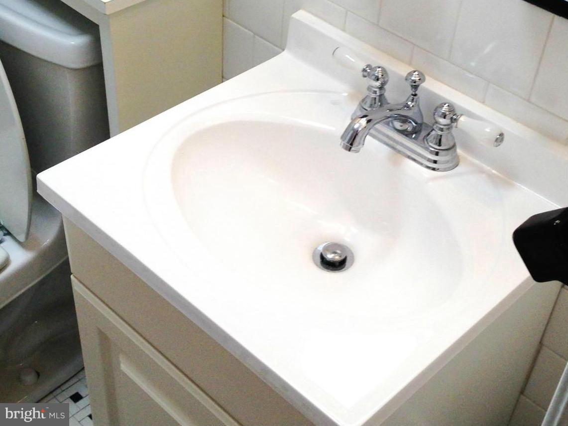 727 Aldworth Road Baltimore, MD 21222 - Photo 14 of 29 Bath (Master) 2