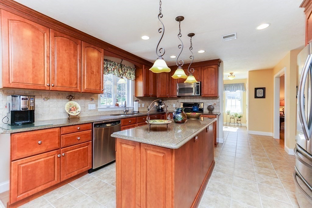26 Highridge Road Bellingham, MA 02019 - Photo 7 of 42 Gallery Image 7