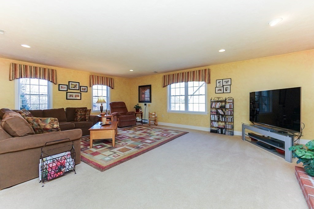 26 Highridge Road Bellingham, MA 02019 - Photo 9 of 42 Gallery Image 9