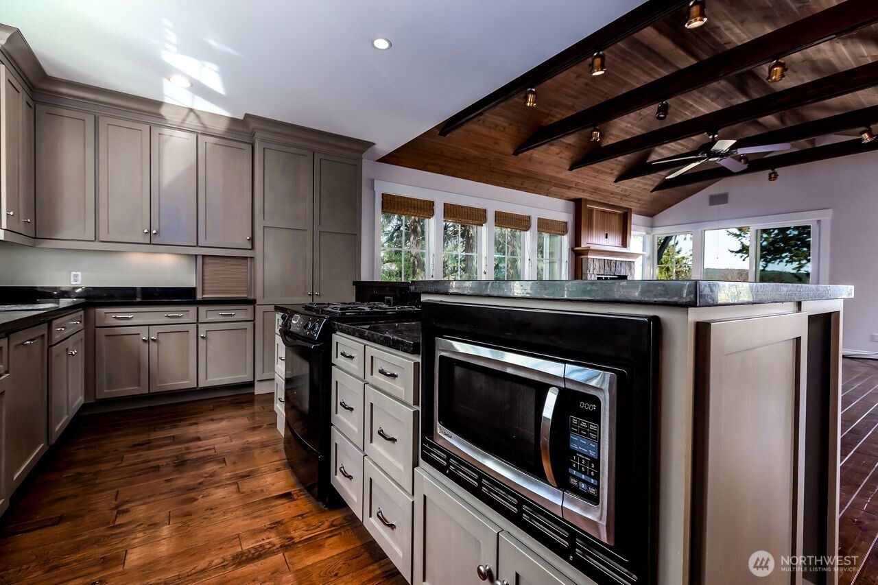 480 Nelson Street Friday Harbor, WA 98250 - Photo 18 of 39