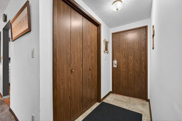 $169,500 | 1360 Kimberly Ridge Road, Unit 209, Bettendorf, IA 52722