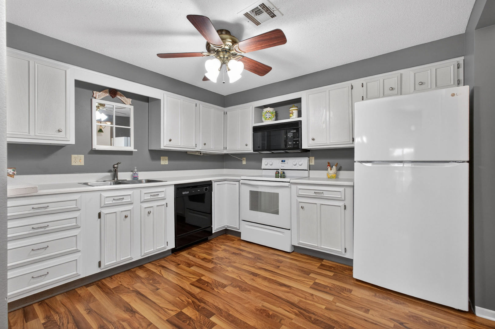 1360 Kimberly Ridge Road, Unit 209 Bettendorf, IA 52722 - Photo 9 of 36